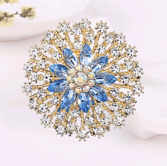 Rhinestone Crystal Gold Tone Large Shiny Sparkly Starburst Brooch Pin - Picture 5 of 6